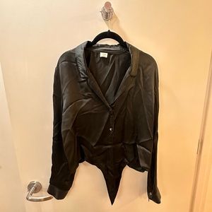 Aritzia’s Wilfred black silk tie button down